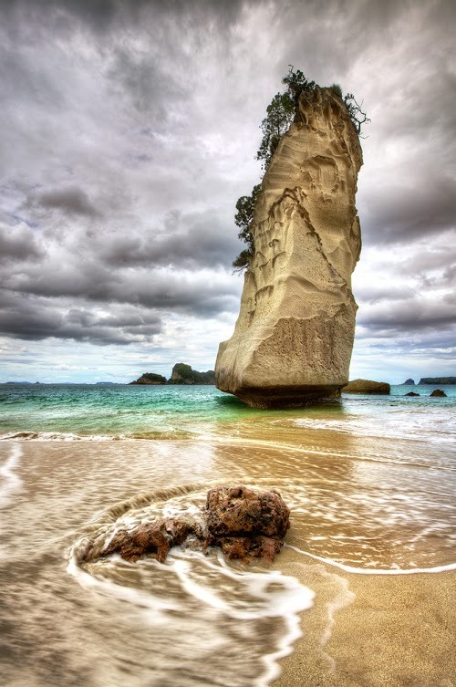 hvnger:  Te Hoho Rock, New Zealandby Daniel Peckham 