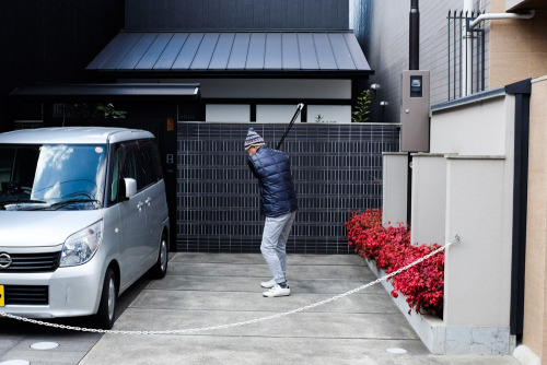 Urban golfer.[Kyoto]