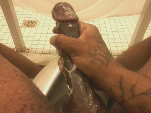 dachocolatefactory: kingphallus: ultra-loveblackmen:Some Prison Dick How are they taking these pics 