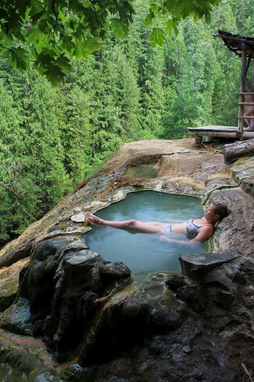 sixpenceee:The above is Umpqua Hot Springs located in Oregon, United States. (Source)