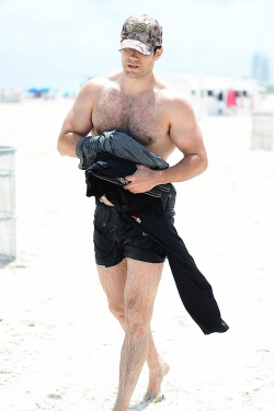 mcavoys:  Henry Cavill spotted in Miami Beach,