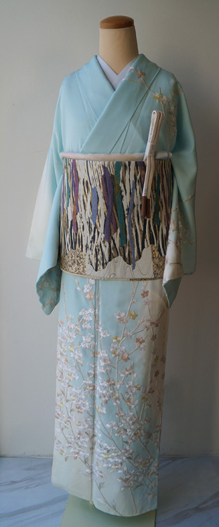 Delicate gradient for this mizu iro (pale blue) kimono, with fully embroidered silky sakura branches