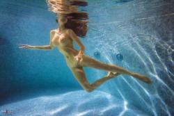 iluvbillyelliot:  underwater