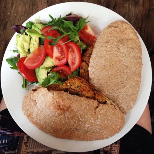 #food #beanburger #pitta #avocado #salad #cleaneating #healthyfood #jennysfood