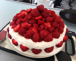 im-horngry:  Strawberry Cake - As Requested!