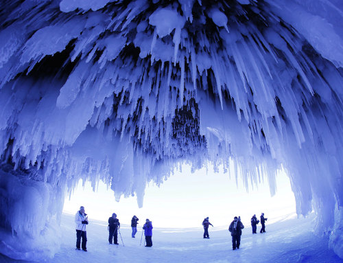 rhamphotheca:  Great Lakes deep freeze opens path to cathedrals of ice by Andy Coghlan Look out below! These people appear doomed by a gigantic overhead explosion. But they’re safe. The firework-like formations are actually icicles formed by huge waves