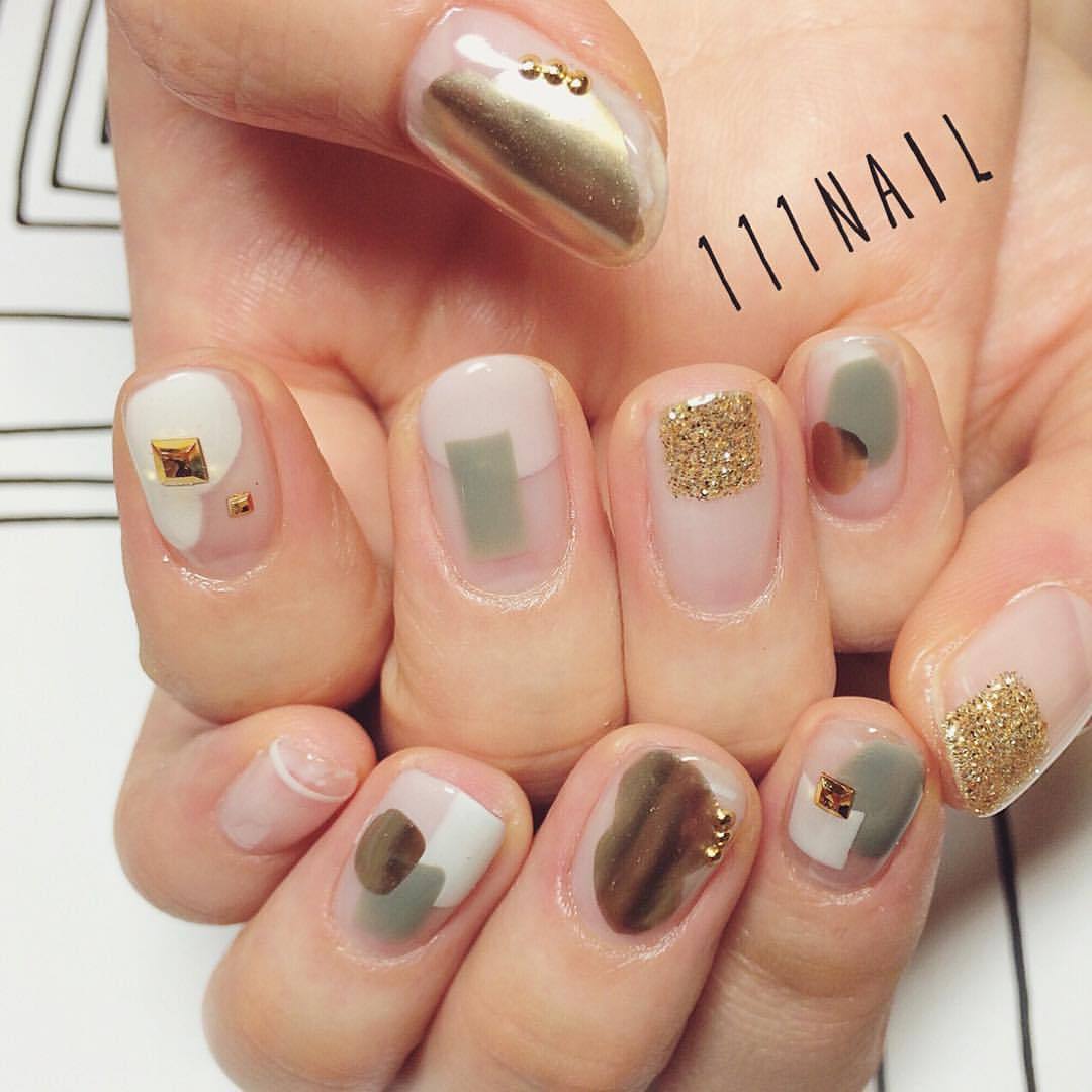 Nail Gallery 夏のカーキをポイントで