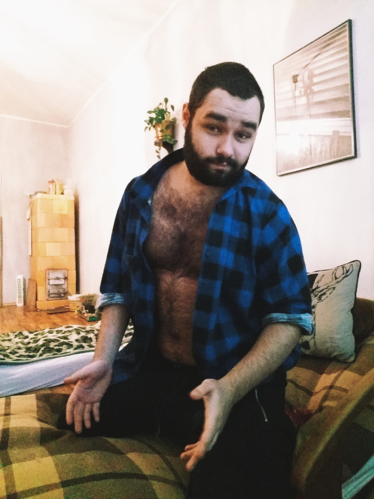 me-and-my-beard:Im a slut for flannels cha cha cha