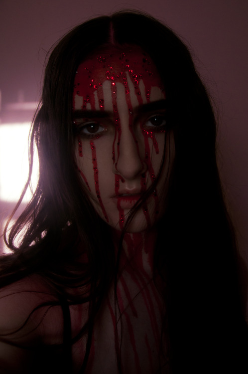 augenblut:Crystal bloodbath look from Halloween. At first I tried something similar to Pat McGrath&r