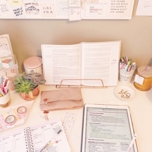 the-girlygeek: Back at uni and things are getting buuuuusy again! It’s been weird getting used