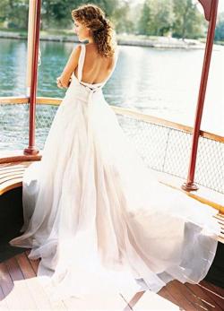 Dreamyweddingfantasies:  Wedding Dresses With Straps Are Elegant And Classy. Take