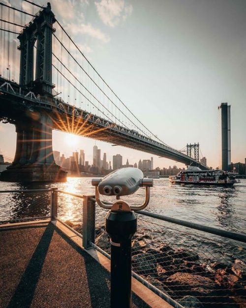 newyorkcityfeelings:Manhattan Bridge, NYC @maxloew
