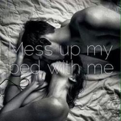 KISSING PICS