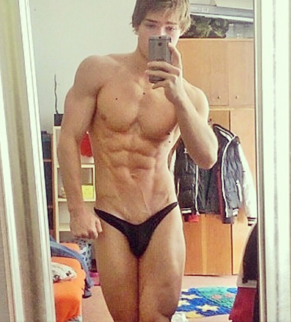 texasfratboy:  Fuckin’ ripped teen boy! Love his big legs and narrow waist!