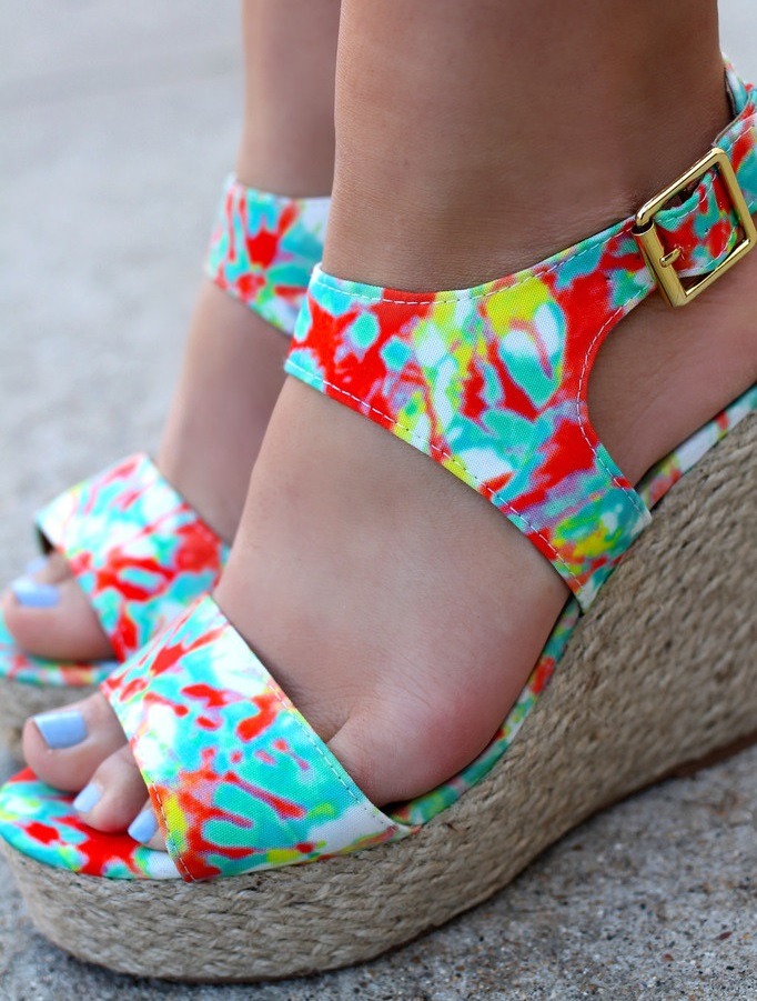 ideservenewshoesblog:  Good Vibes Wedge - Hot Coral