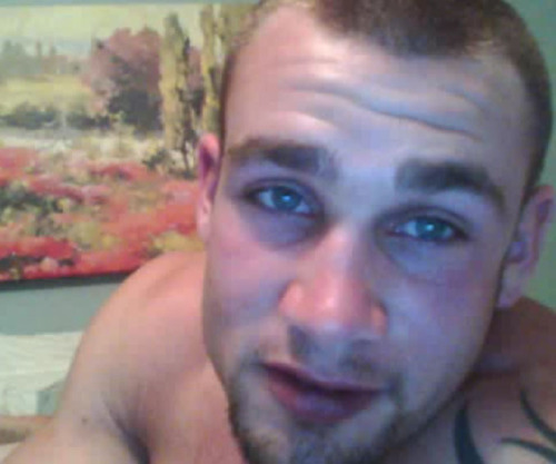 queerclick:  What a fun musclehead! We like! For more hot videos head over to Wank Wank Revolution.   Hes fun