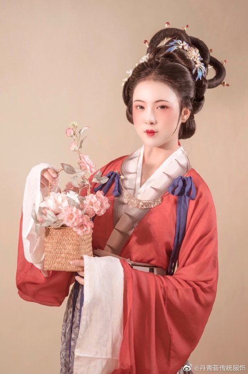 chinese hanfu by 丹青绘传统服饰