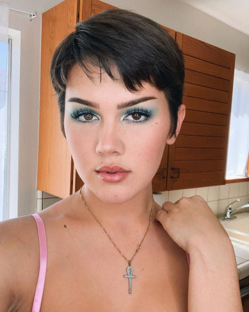 daisytaylorarrive:Daisy Taylor..  Feminine Perfection