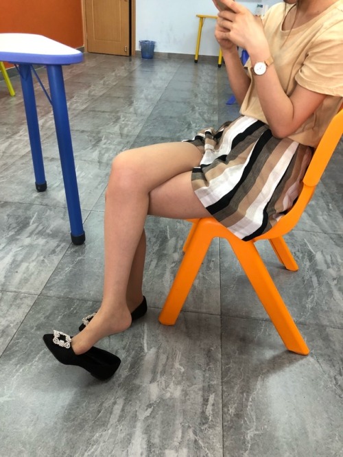 gcfanghua:  分享一波骚妻的丝袜美腿 adult photos