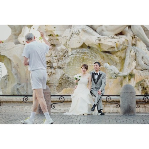 Very often, people in Rome congratulate the bride and groom while shooting, and it’s touching. ローマでの