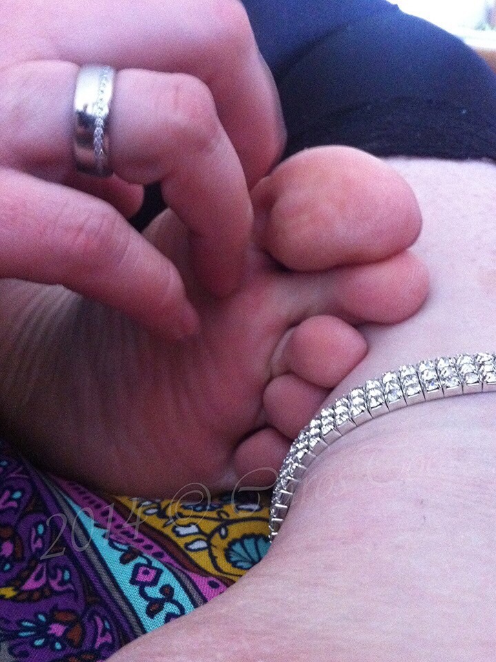 carostoes:  When Sabrina is not around I sometimes careess my own feet…