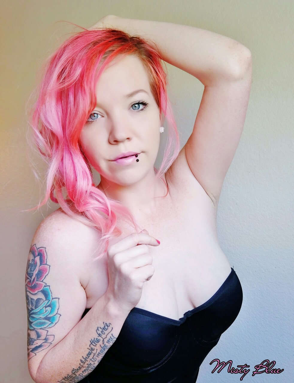 mistybluetx:  Black pushup corset 💋❤