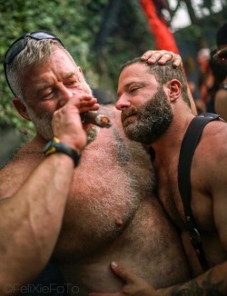 daddyandcubby2:  dutchbear74:HOT damn 🔥Daddy and our boy Tiger, Dore Alley 7-2017