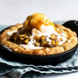 fullcravings:  Salted Caramel Apple Pie Pizookies