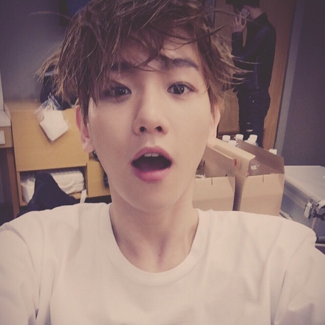 150402  baekhyunee_exo: Call me baby 사녹하고 My Answer 준비할때 ! #첫방
