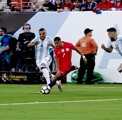 chilent:   3 minutes into the game, Alexis goes down after being fouled by Mercado.