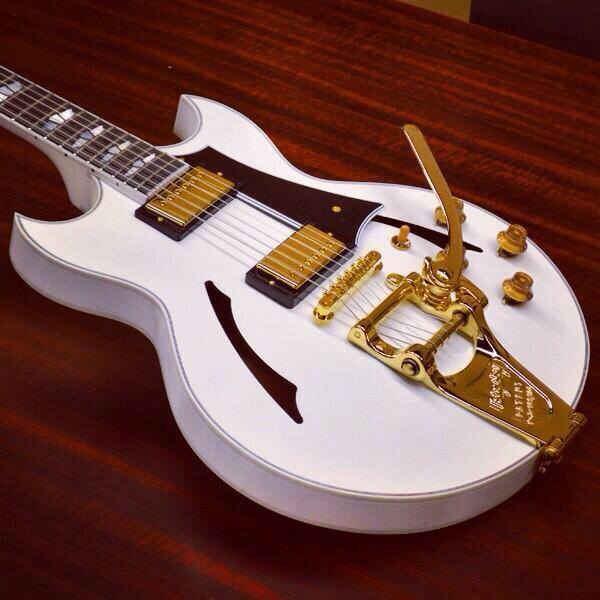 vapupas:  Johnny A. Model (Alpine White) 
