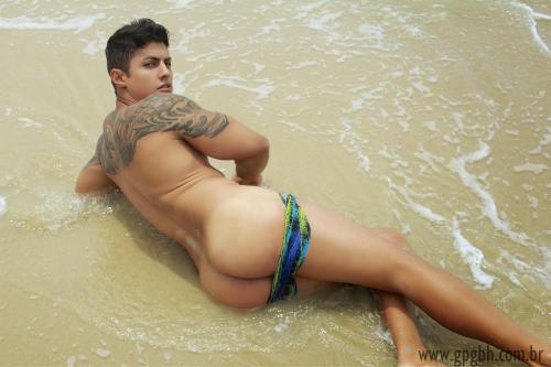AlanPalmSprings Likes His Men!