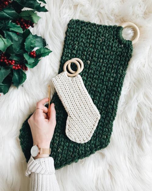 etsyfindoftheday | 12.4.19holiday crochet patterns by debrossenycthe nwèl | christmas stockings, mul