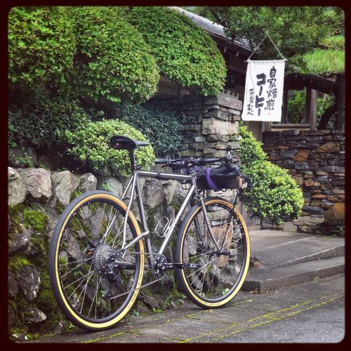 jinken24: あー、美味しい珈琲が飲みたい。 （写真は去年） #茶房むべ #cf01 #秋川渓谷 #カフェ巡りしたい www.instagram.com/p/B9Os5geFyy