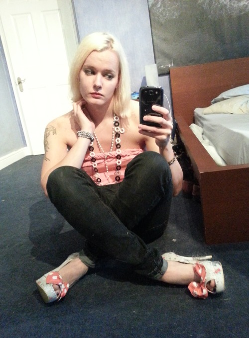 trapdragon:  Its such a horribly Sex and the City cliche to say, but I love those shoes! 