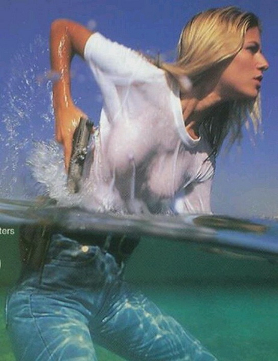 girlandguns:  Girl With Gun  follow me at : http://girlandguns.tumblr.com/