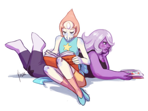 XXX yinza:  Pearl and Amethyst reading together photo