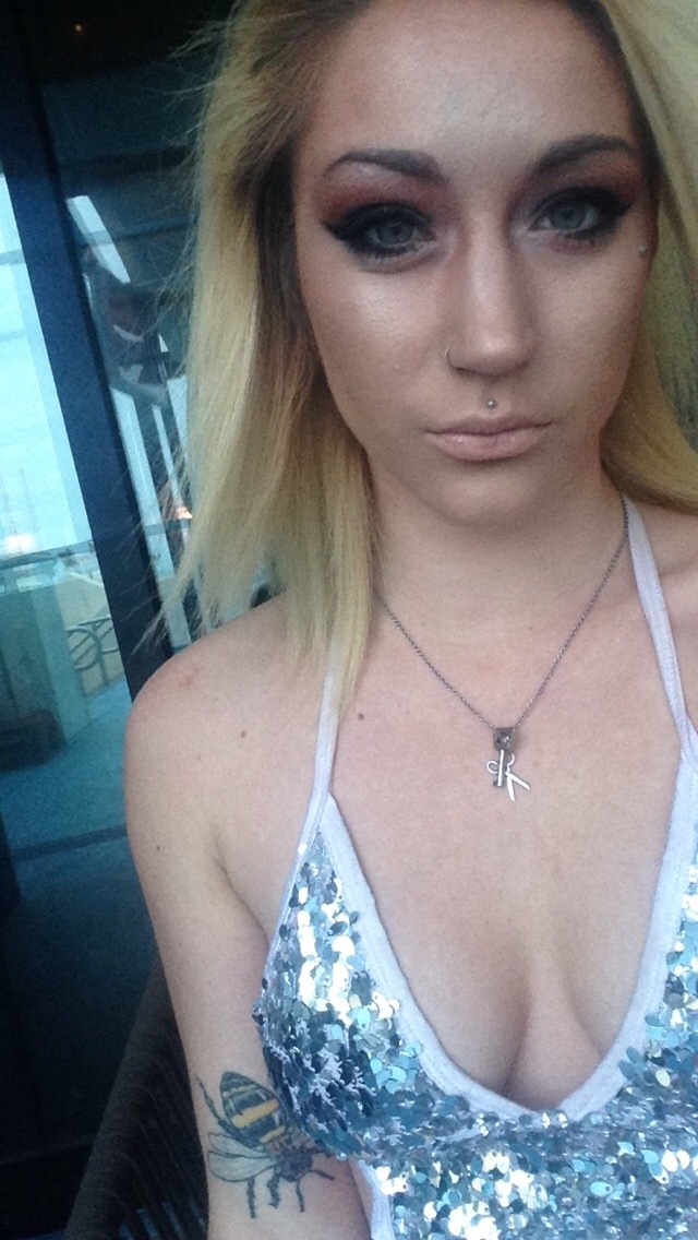 auraxxv:  Sparkly lil hoe 
