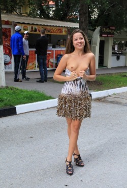flashing2:  http://intimalbom.com/id/stasxv/eksgibi/