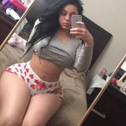 Extrathickbabes:  Extrathickbabes.tumblr.com  Dem Hips