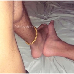 thatboyyraheem:  REBLOG if you love pretty feet 😏