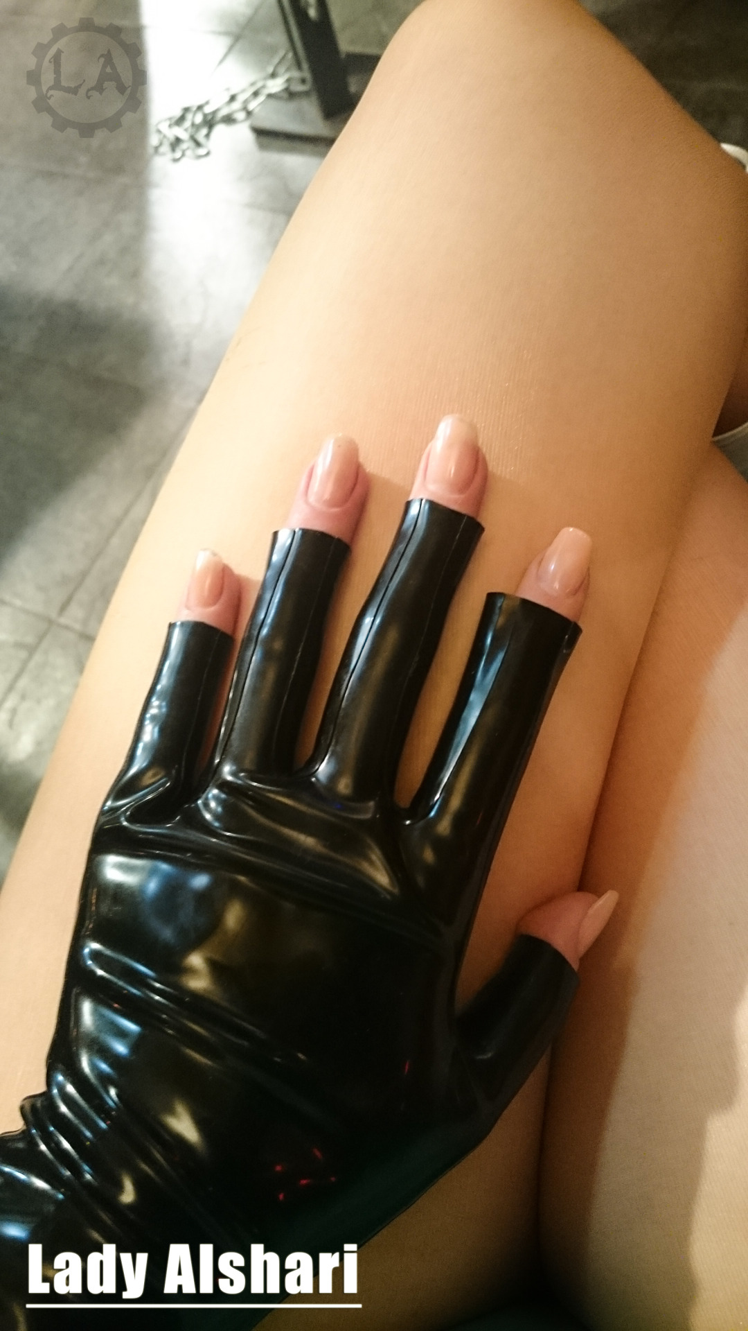 ladyalshari:  New nails and new latex gloves! :)Latexgloves: Fantastic Rubber