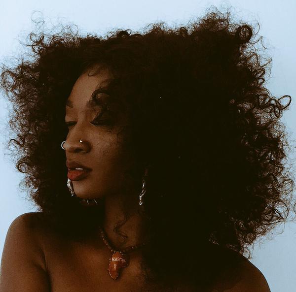 rudegyalchina:  56blogscrazy:  melanin at it’s best   Omfg !!! Put her on a t shirt