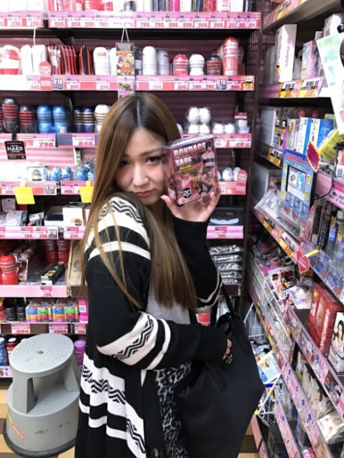supervegetablehuman:  こんな可愛い子が鼻フックで豚面を晒しているなんて