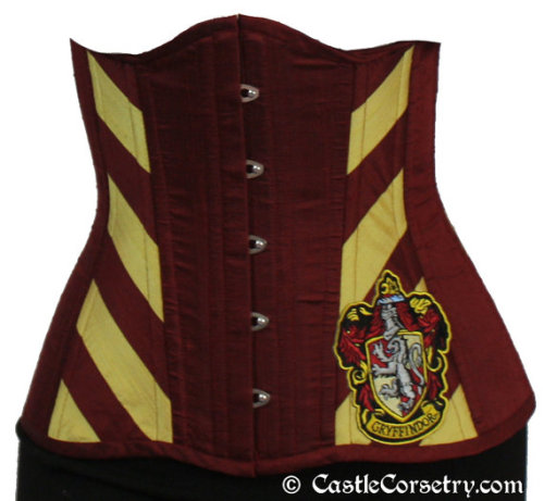 fuckyeahcorsets:elphias-treason:thenerdyshoppinglist:A different way to wear your house colour