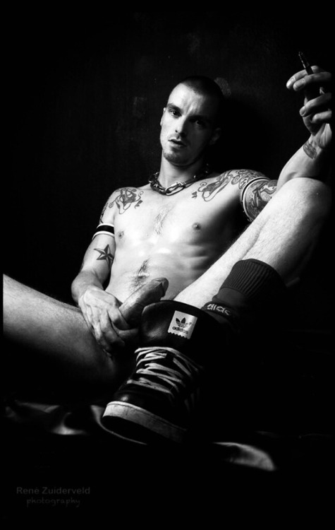 thegayestofgayblogs: One gorgeous specimen! Don’t you think @musclekink? Btw….when do I