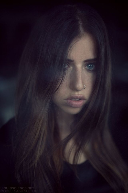 deadbysharkattack:  I know, I know… this girl has a body to die for…but I need