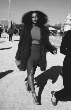 wetheurban:   SOLANGE DEBUTS ‘RISE’