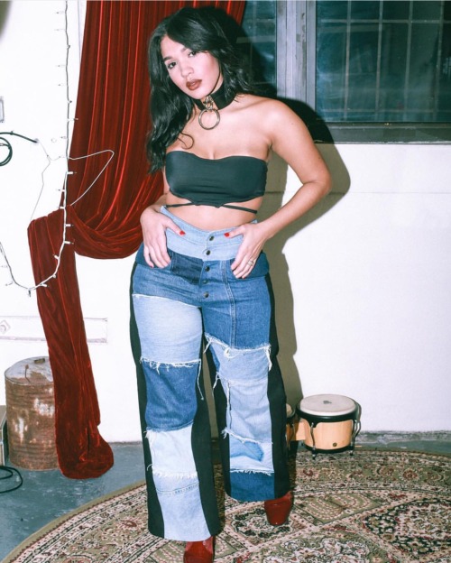 sheabutterbitch:  she knows