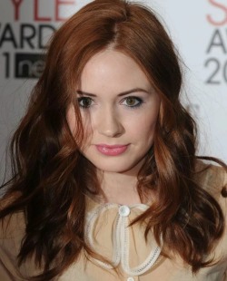 XXX hotandfunnywomen:Karen Gillan  photo